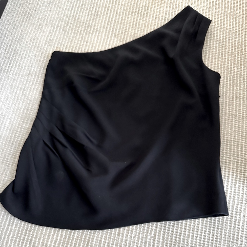 One shoulder top